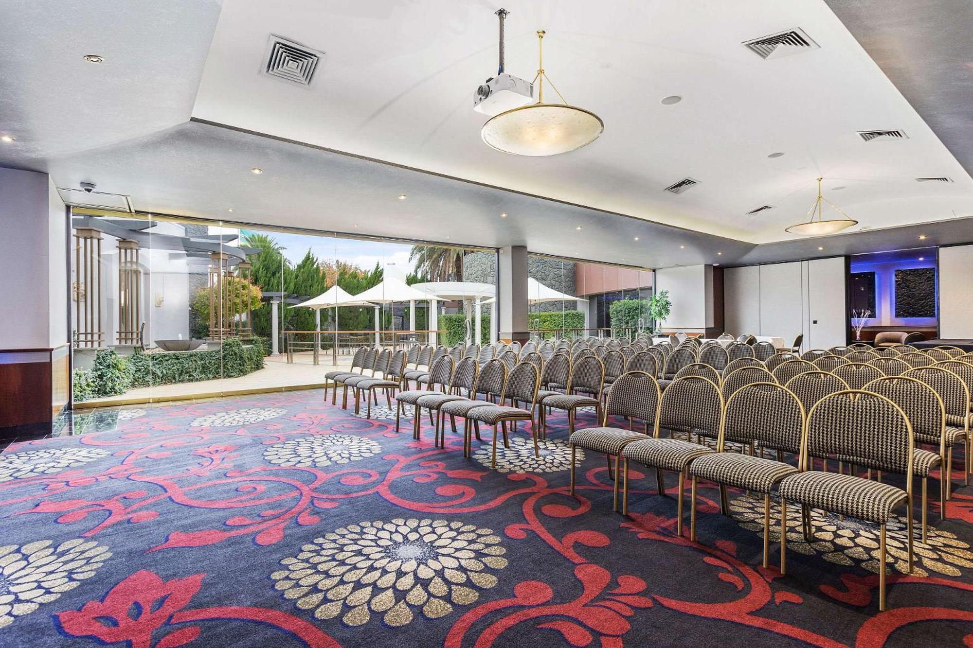 Quality Hotel Taylors Lakes Екстериор снимка