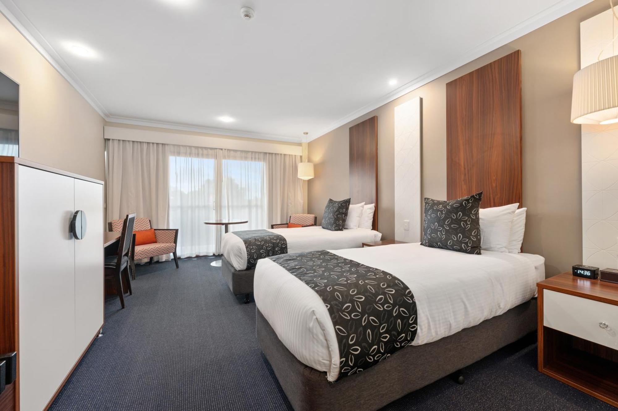 Quality Hotel Taylors Lakes Екстериор снимка