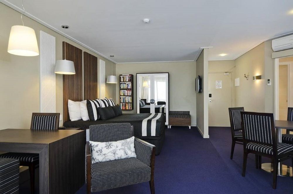 Quality Hotel Taylors Lakes Екстериор снимка