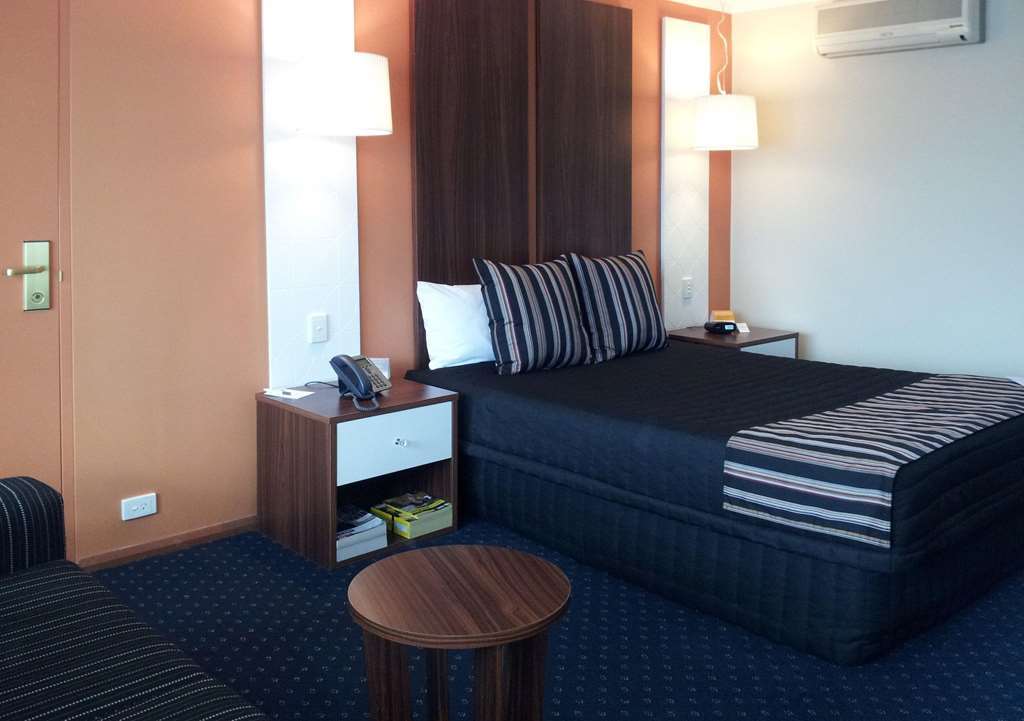 Quality Hotel Taylors Lakes Стая снимка
