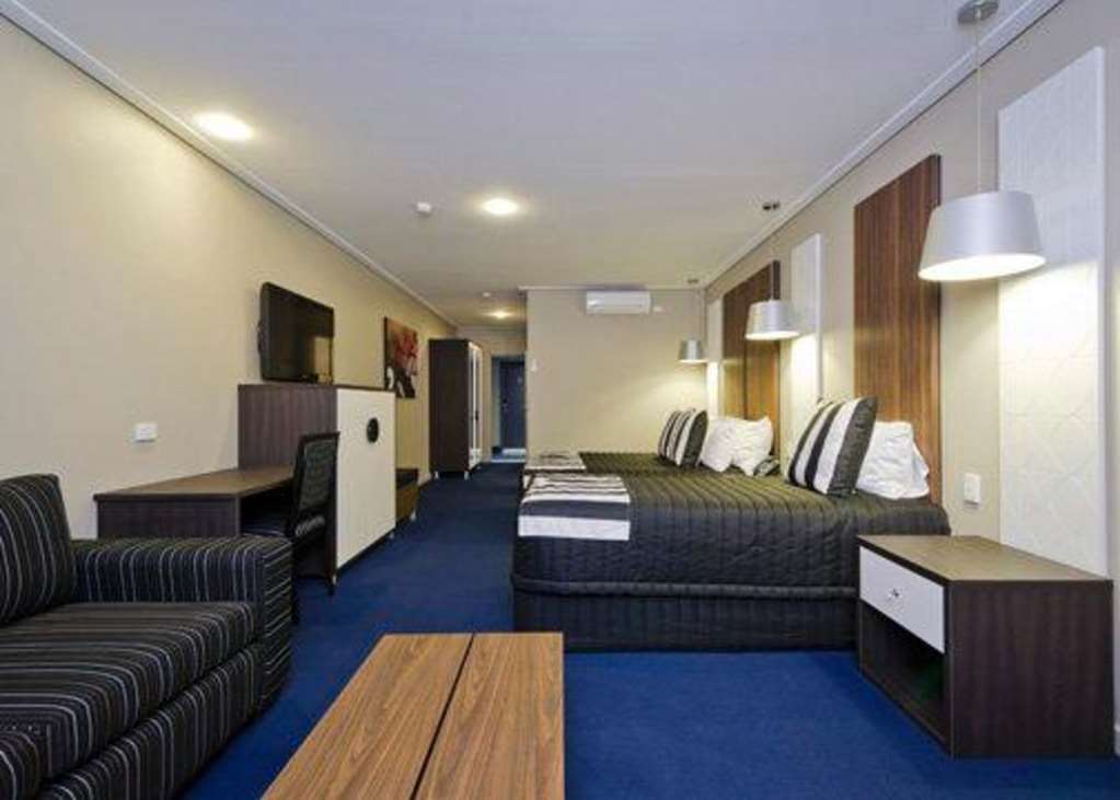 Quality Hotel Taylors Lakes Стая снимка