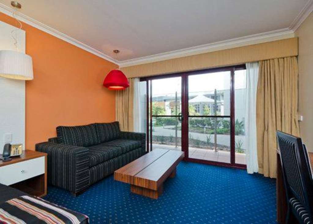 Quality Hotel Taylors Lakes Стая снимка